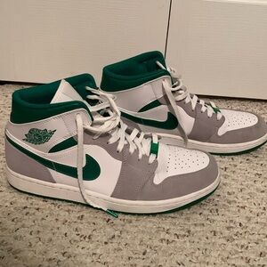 Jordan 1 Mid SE grey green - 10.5 men’s